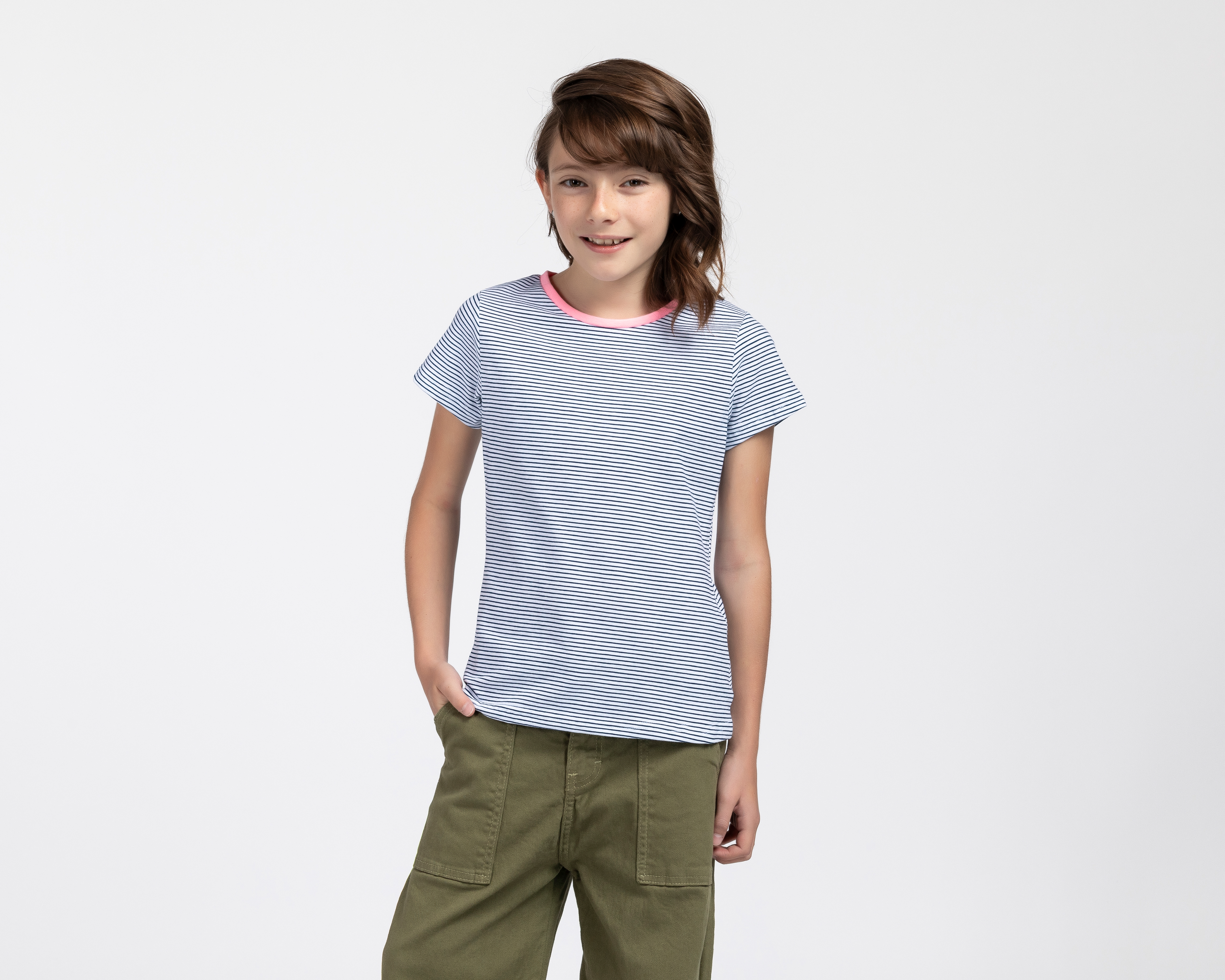 Foto 2 pulgar | Foto 1 | Playera de Cuello Redondo Blanca Girls Attitude para Niña