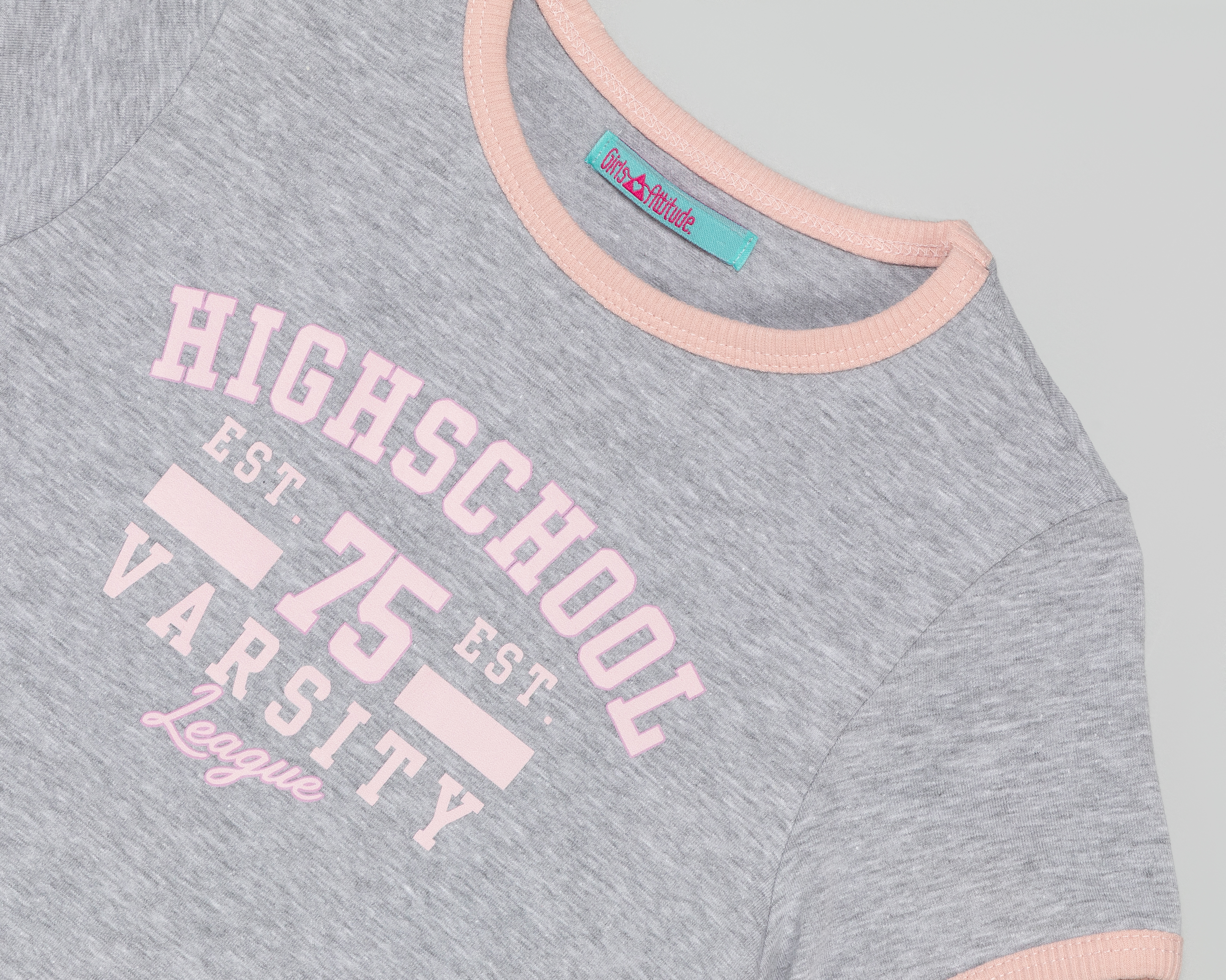 Foto 4 pulgar | Foto 3 | Playera de Cuello Redondo Gris Girls Attitude para Niña