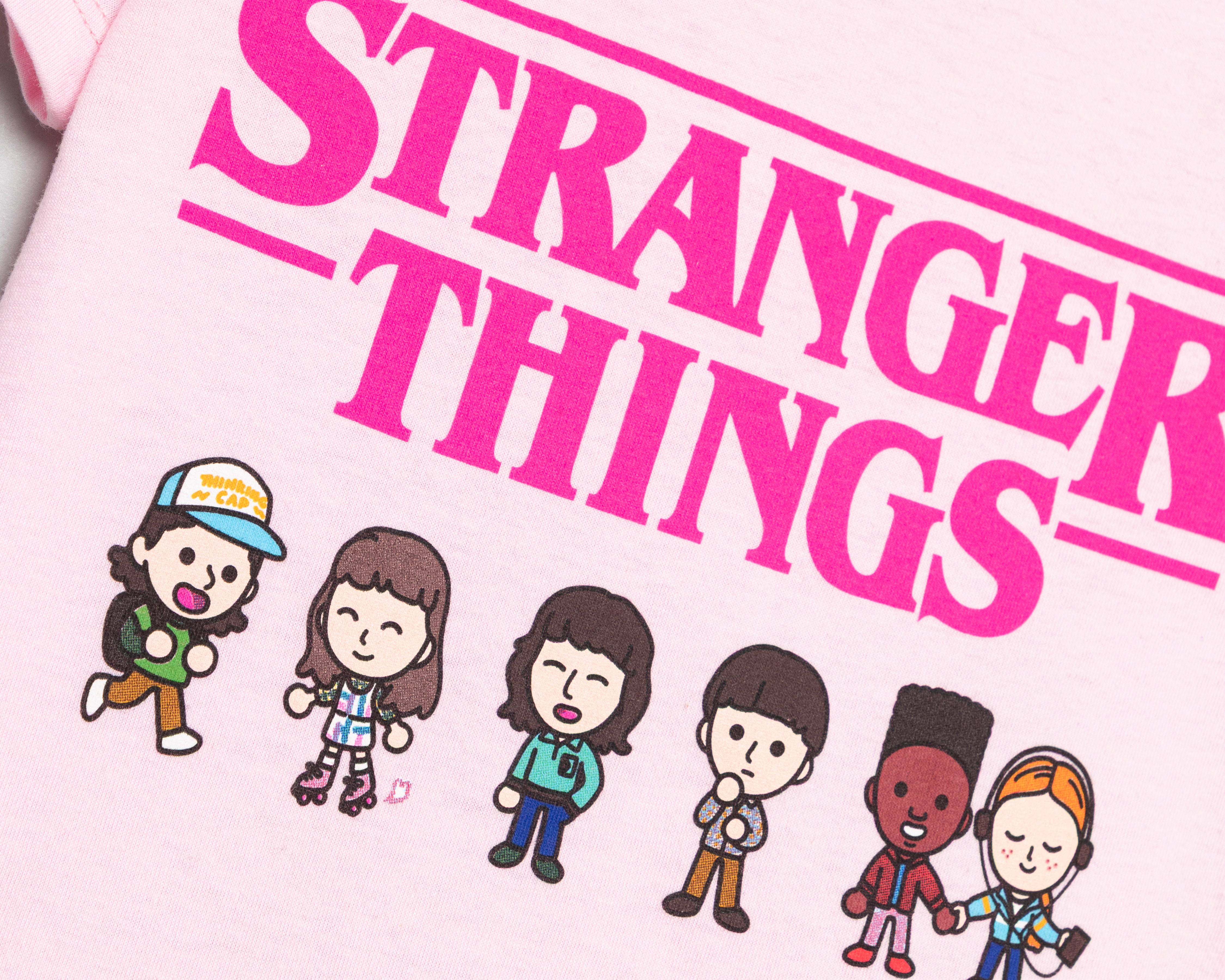 Foto 4 pulgar | Foto 3 | Playera de Cuello Redondo Rosa Stranger Things para Niña