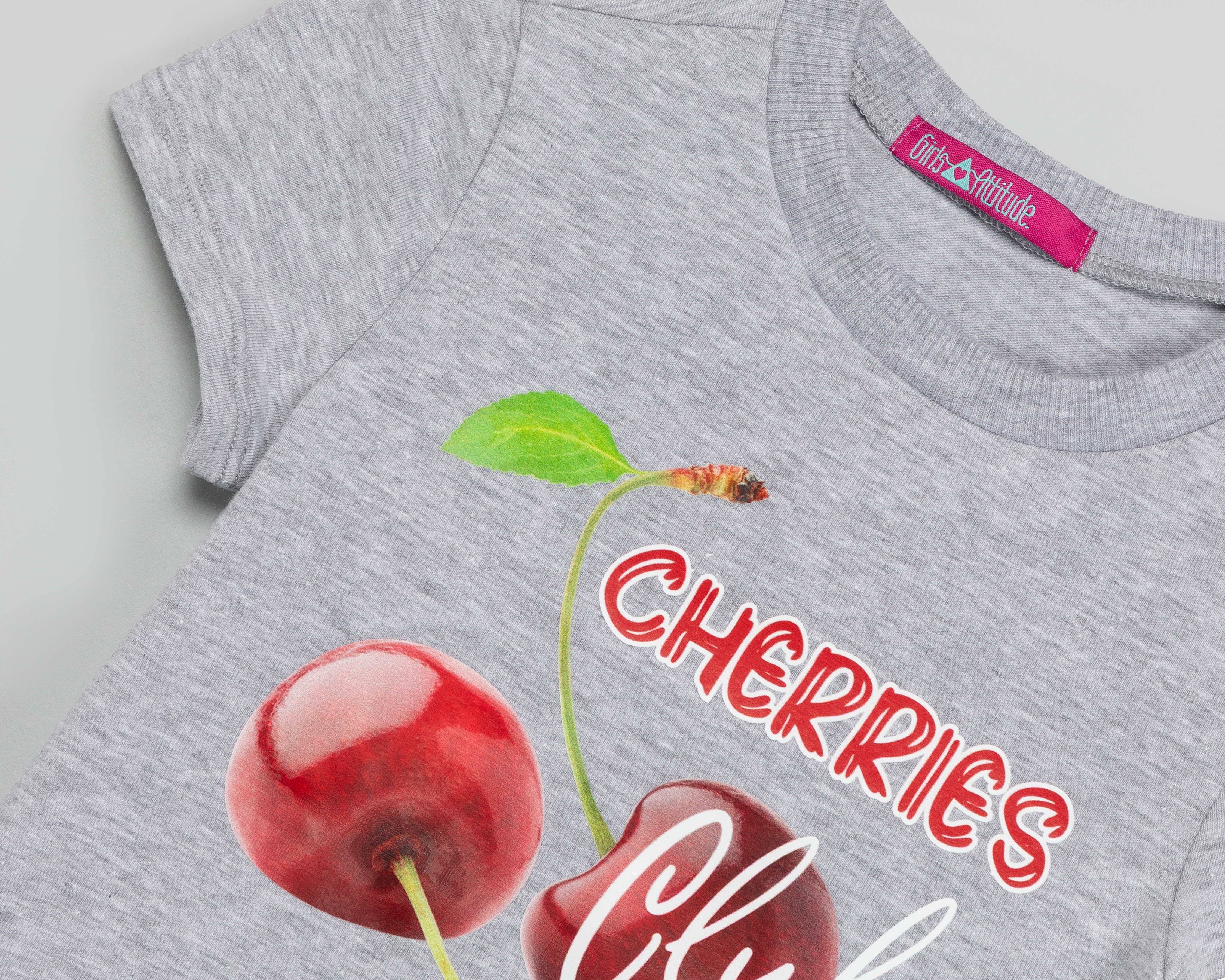 Foto 4 pulgar | Foto 3 | Playera de Cuello Redondo Gris Girls Attitude para Niña