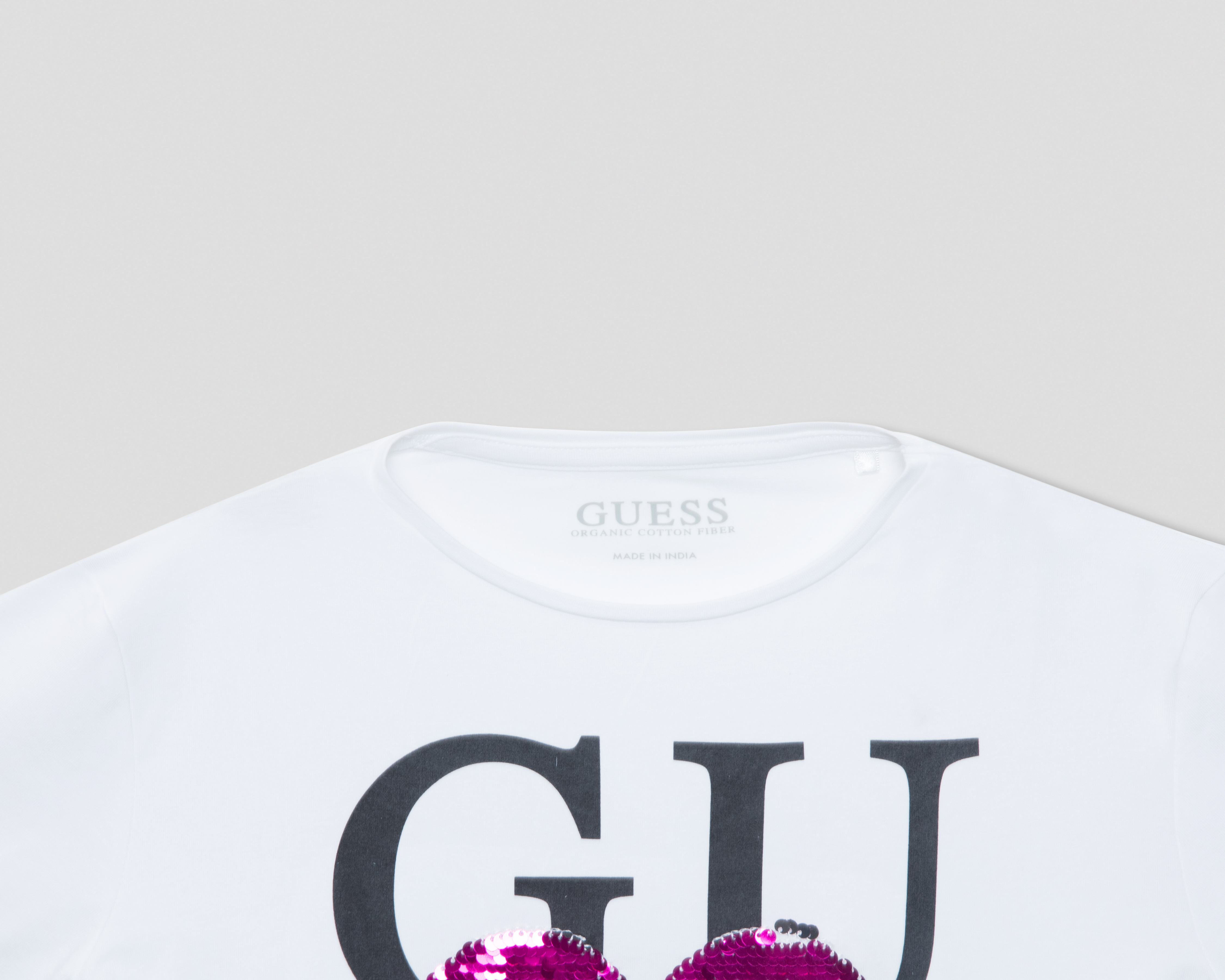 Foto 4 pulgar | Foto 3 | Playera de Cuello Redondo Blanca Guess Juvenil