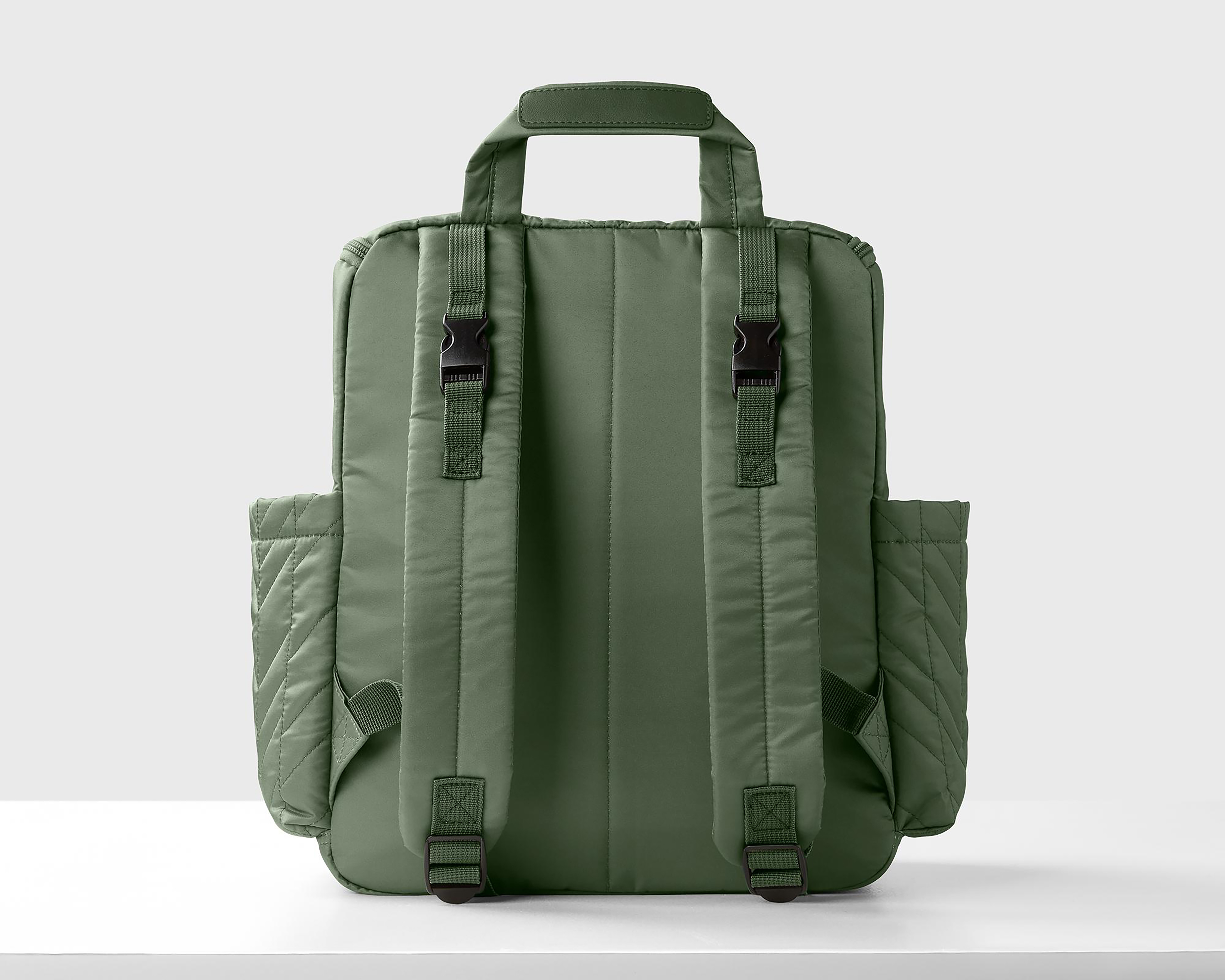 Foto 3 pulgar | Foto 2 | Pañalera Verde Skip Hop