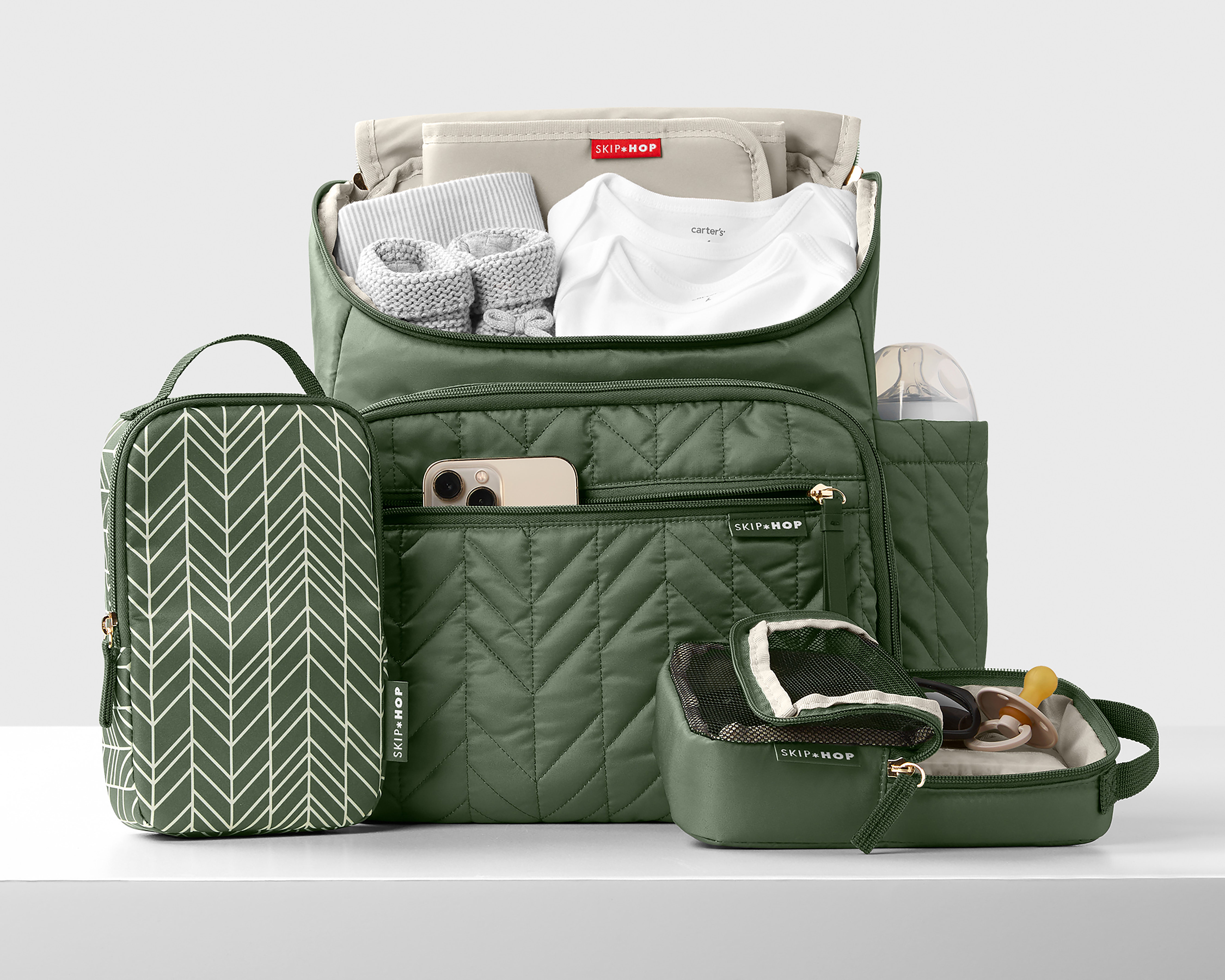 Foto 5 pulgar | Foto 4 | Pañalera Verde Skip Hop