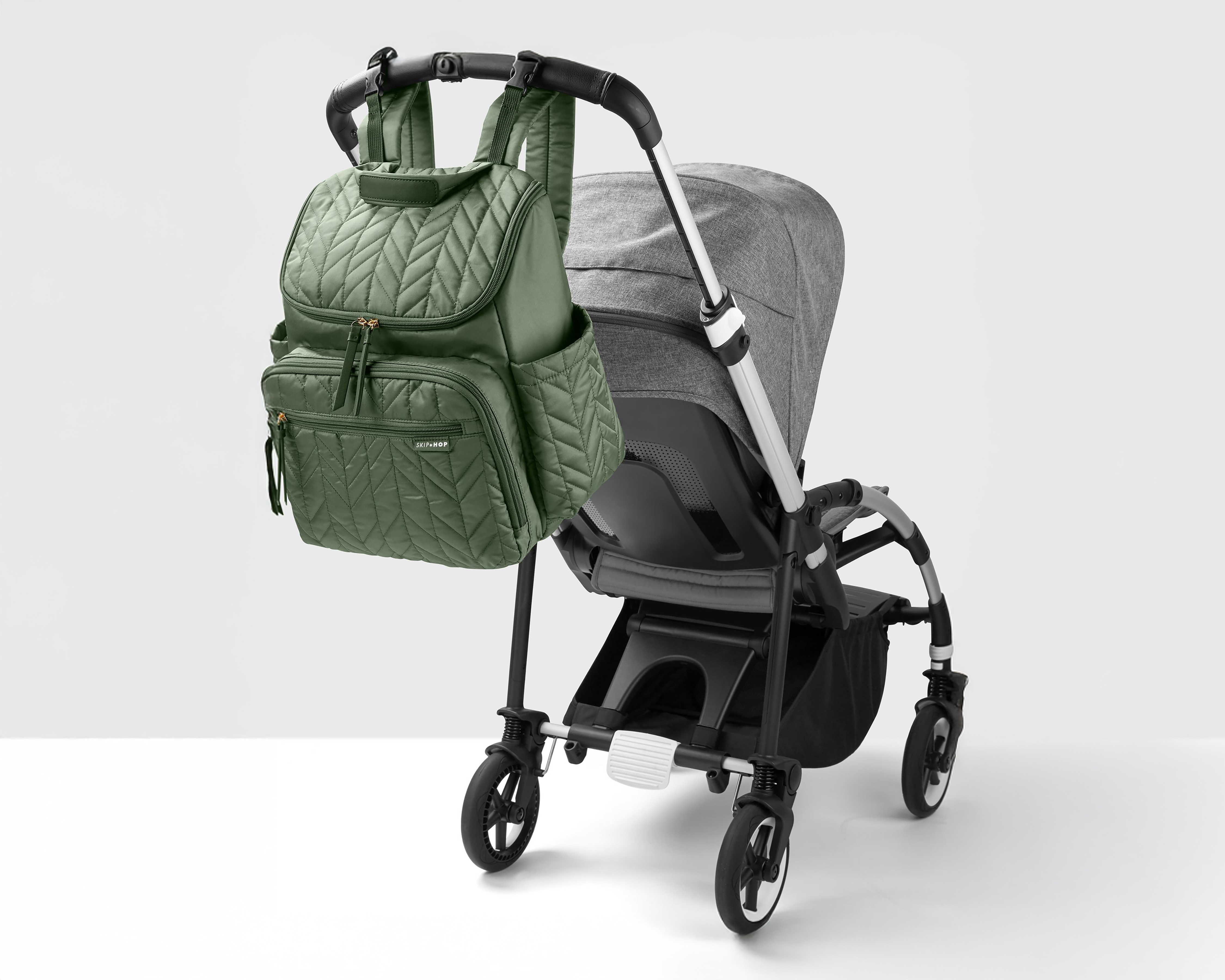 Foto 7 pulgar | Foto 6 | Pañalera Verde Skip Hop