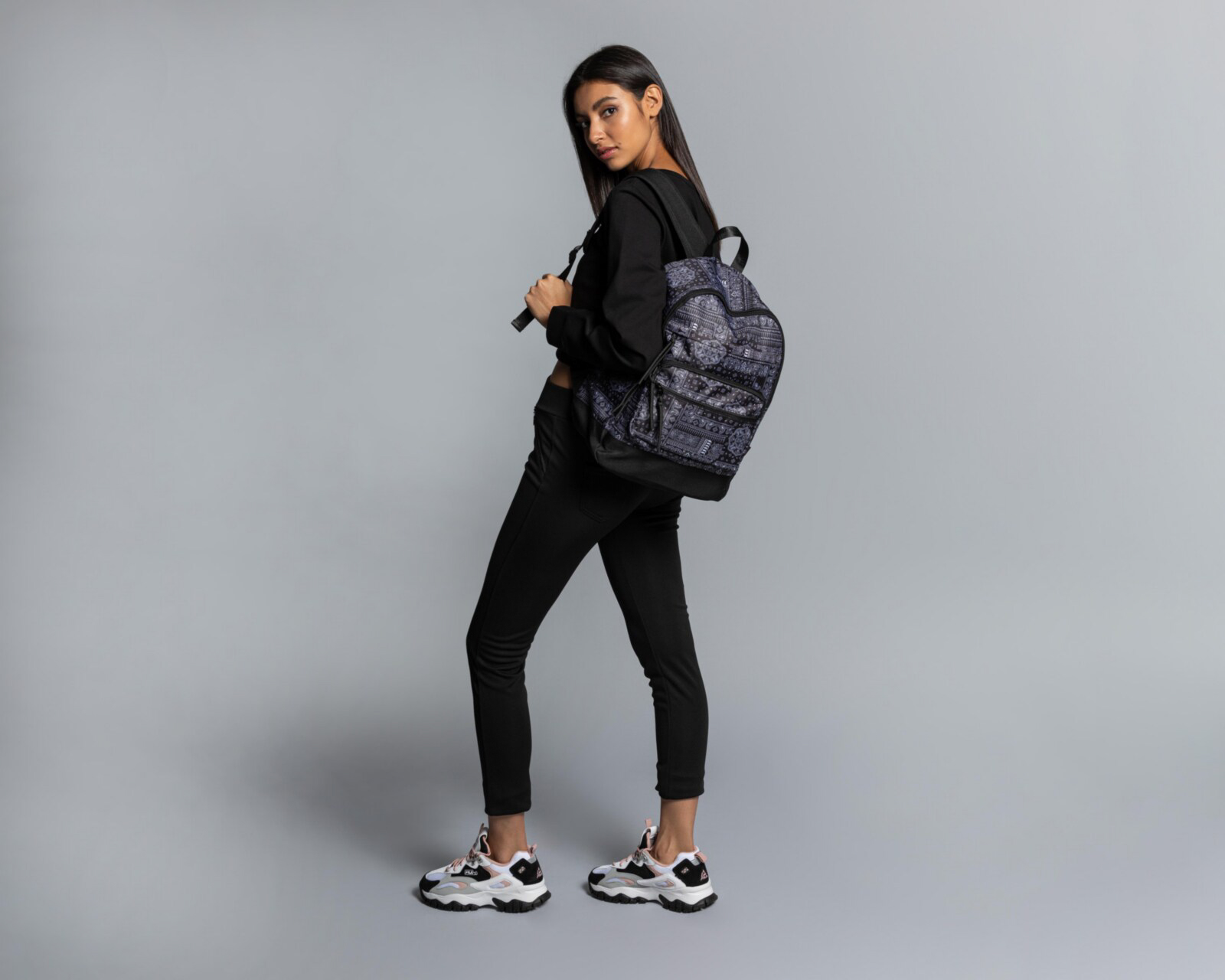 Foto 9 pulgar | Foto 8 | Mochila Thinner Negra