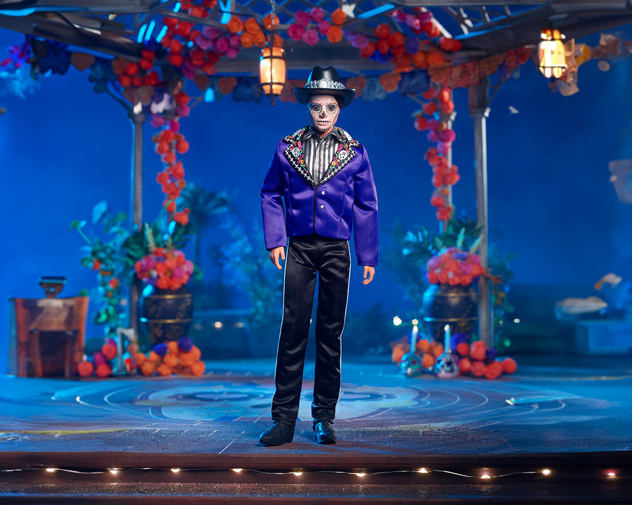 Foto 7 pulgar | Foto 6 | Muñeco Ken Barbie Signature Día de Muertos 2023