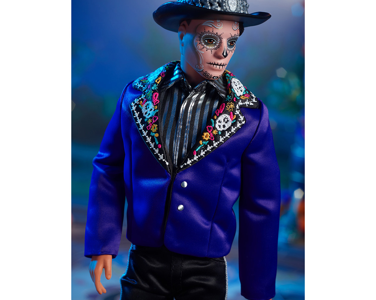 Foto 10 pulgar | Foto 9 | Muñeco Ken Barbie Signature Día de Muertos 2023