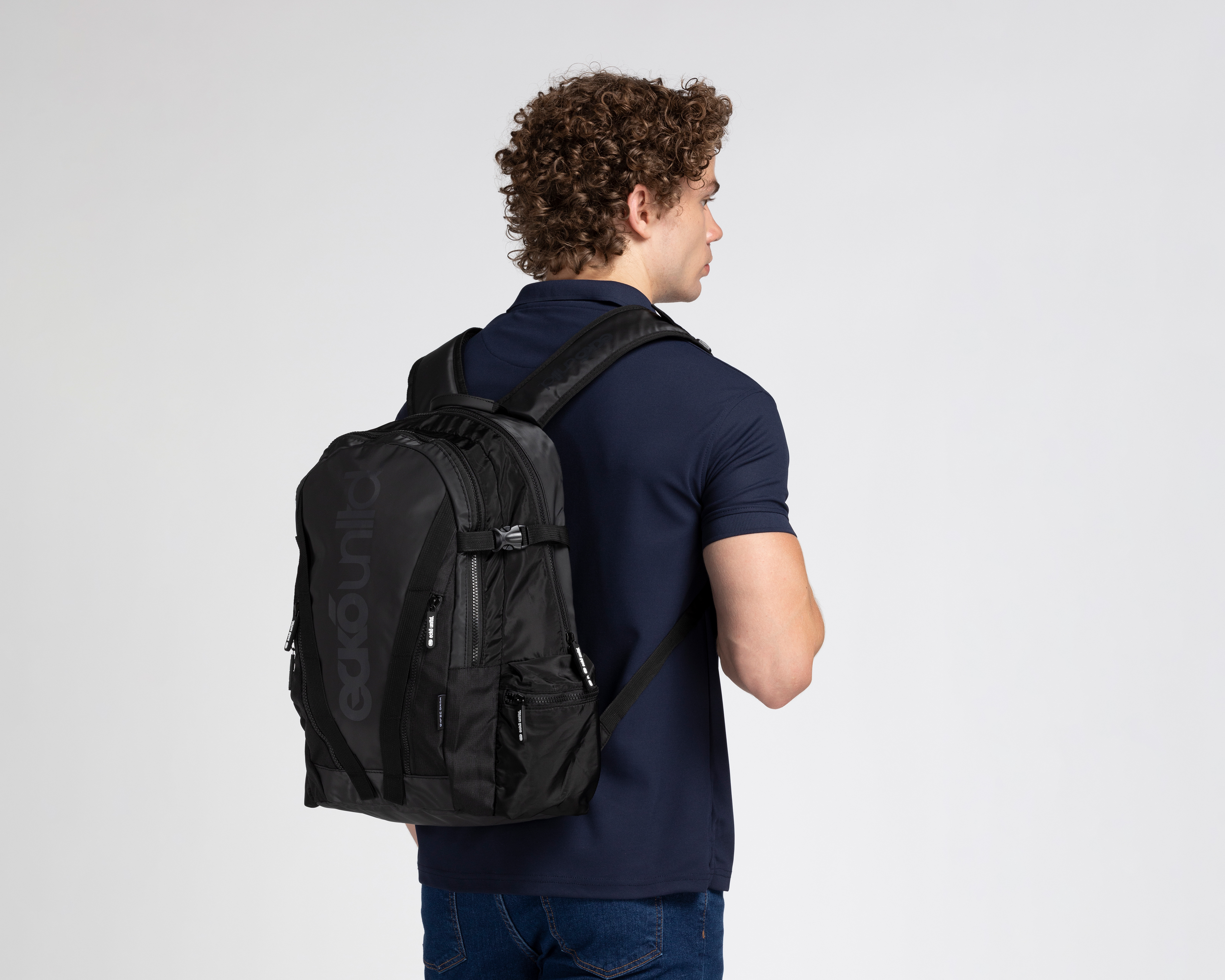 Foto 4 pulgar | Foto 3 | Mochila Eckó Unltd. Negra