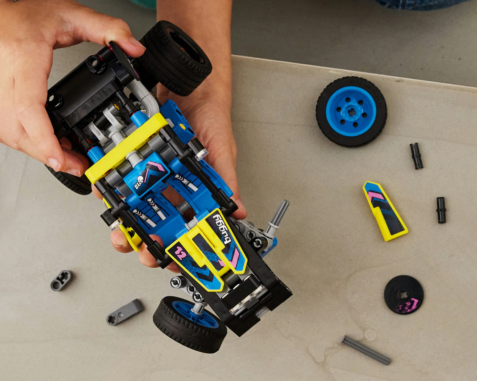 Foto 5 pulgar | Foto 4 | LEGO Technic: Buggy de Carreras Todoterreno 42164