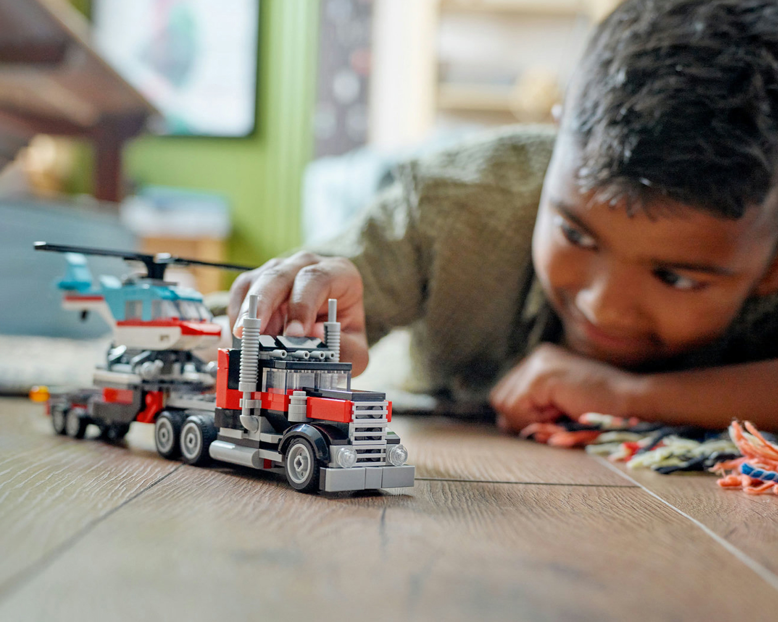 Foto 6 pulgar | Foto 5 | LEGO Creator: Camión Plataforma con Helicóptero