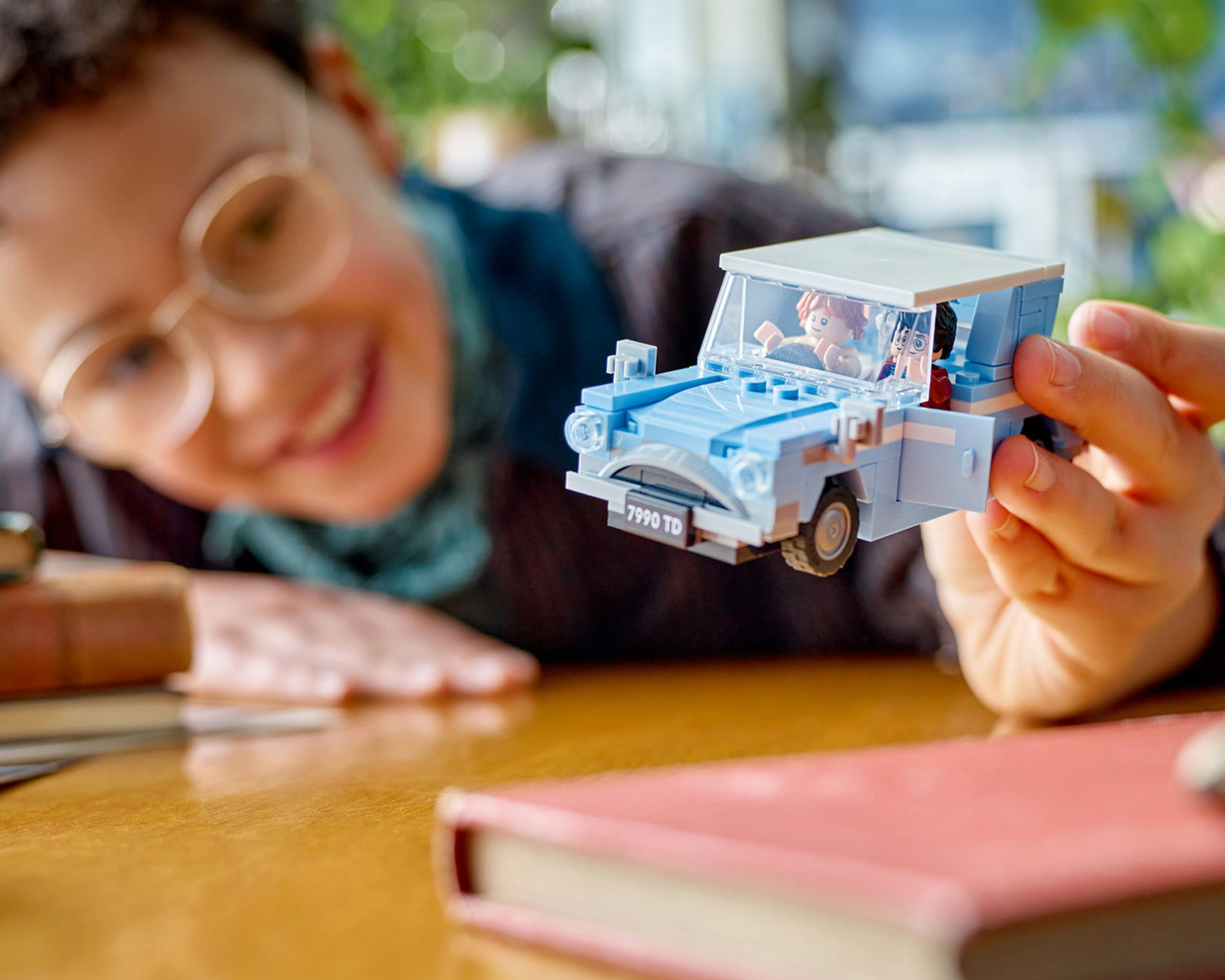 Foto 6 pulgar | Foto 5 | LEGO Harry Potter: Flying Ford Anglia Volador