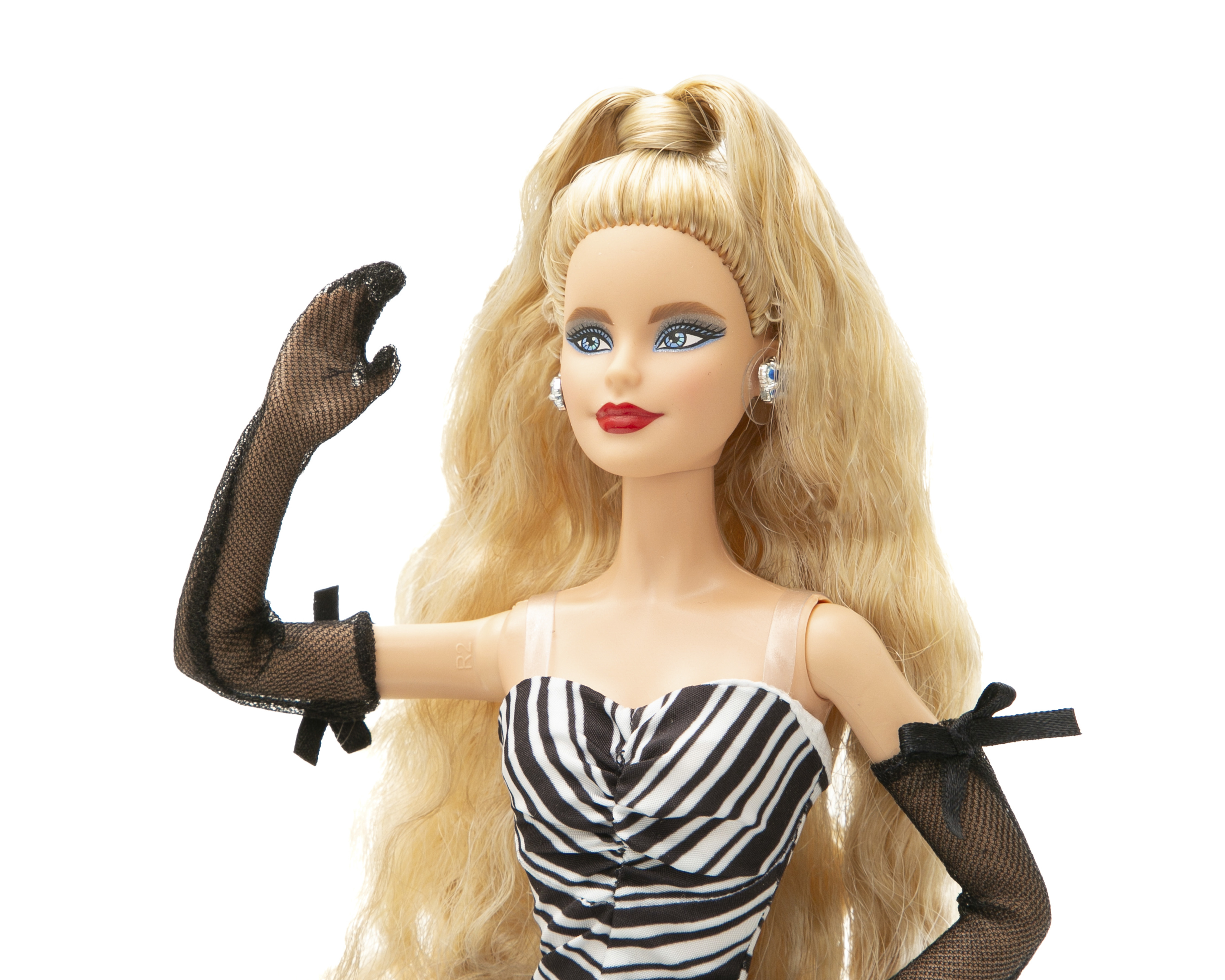 Foto 4 pulgar | Foto 3 | Muñeca Barbie Signature 65 Aniversario