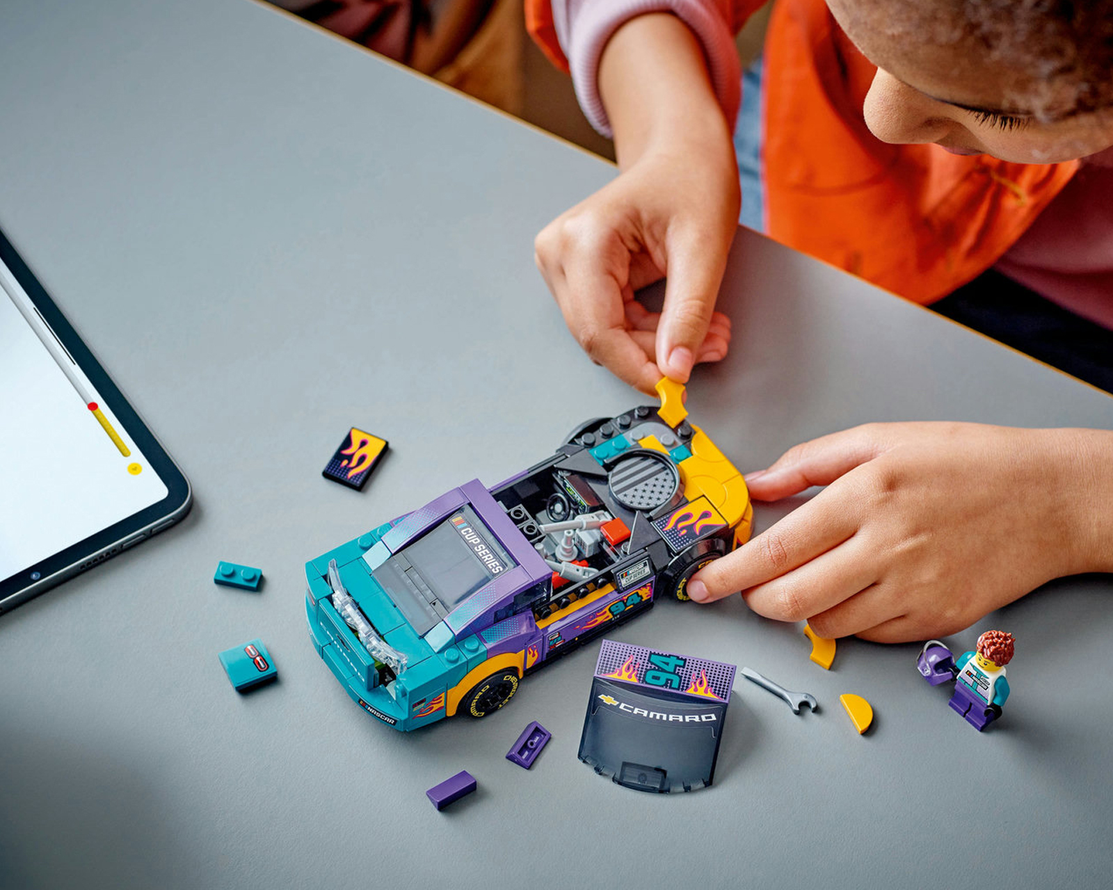 Foto 5 pulgar | Foto 4 | LEGO Speed Champion: Nascar Next Gen Chevrolet Camaro ZL1
