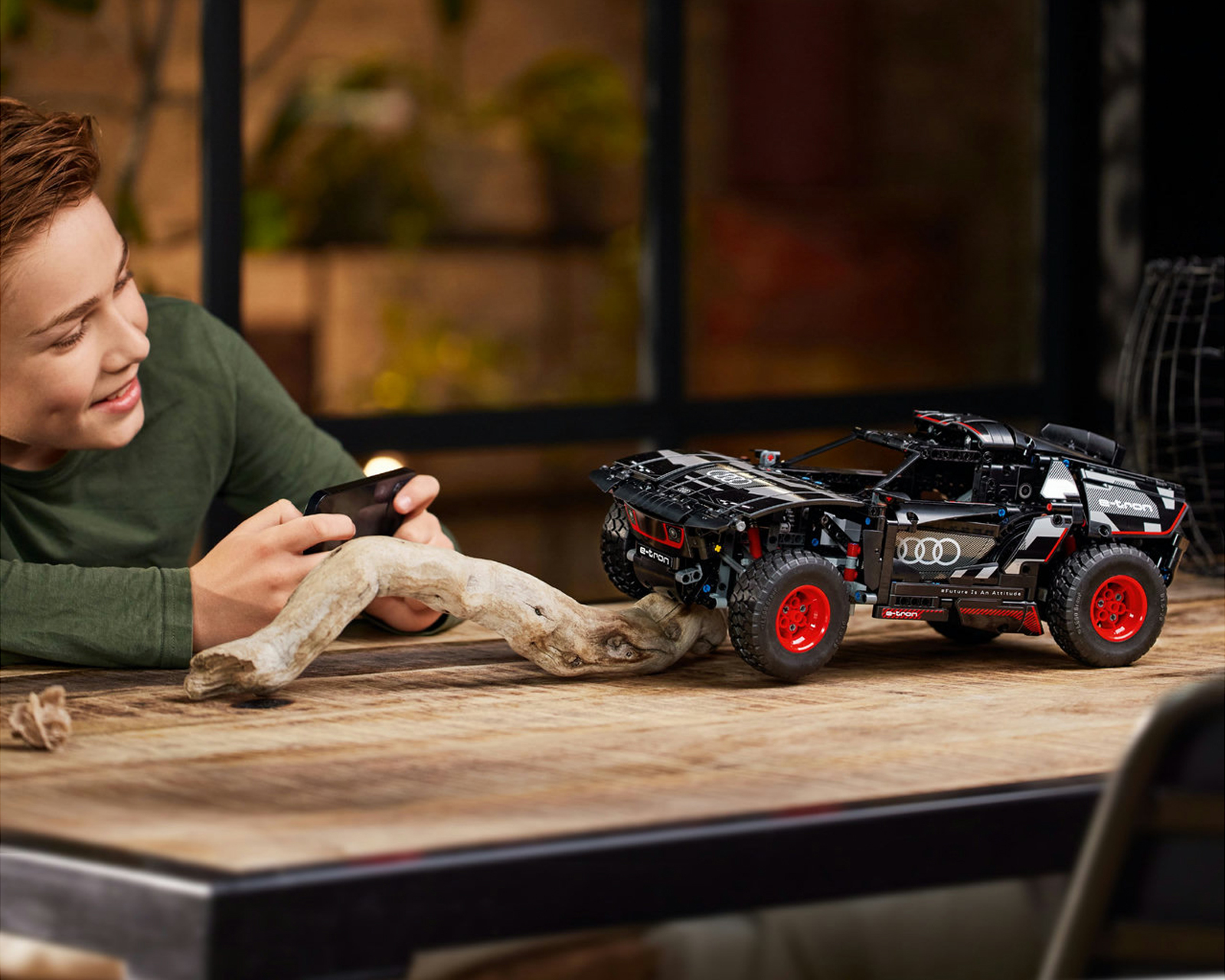 Foto 6 pulgar | Foto 5 | LEGO Technic: Audi RS Q e-tron
