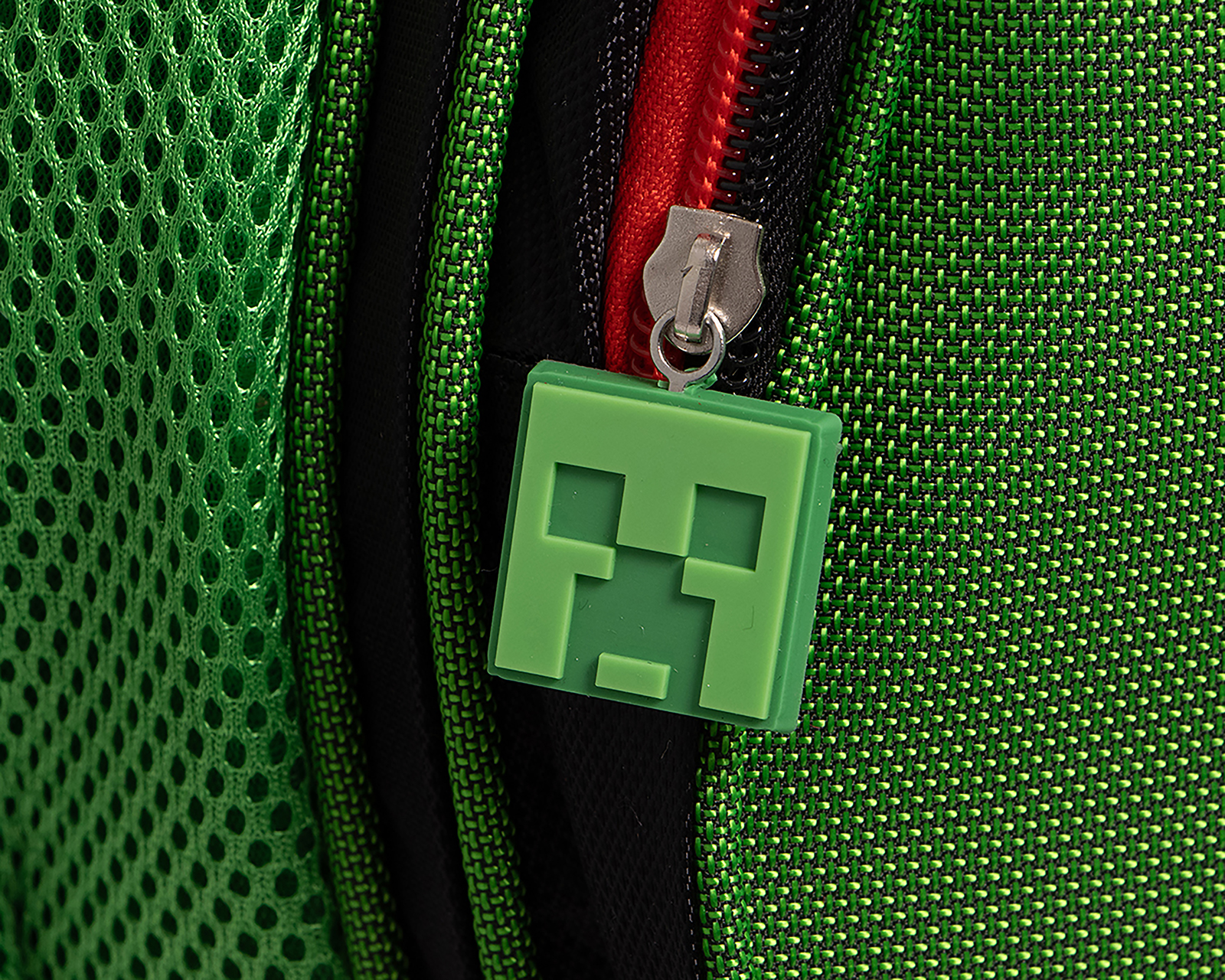 Foto 6 pulgar | Foto 5 | Mochila con Ruedas Minecraft Estampada
