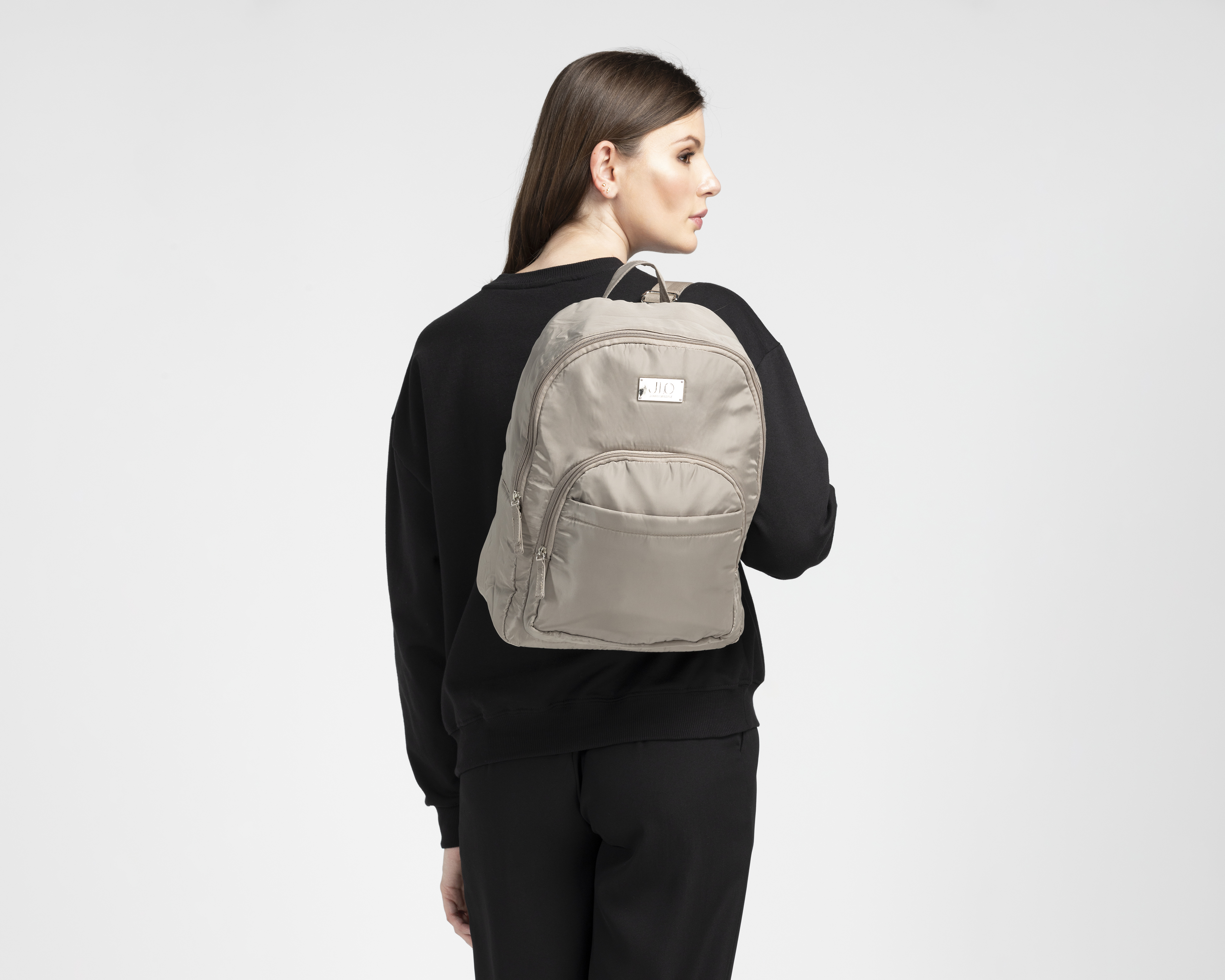 Foto 8 pulgar | Foto 7 | Mochila Jennifer Lopez Gris