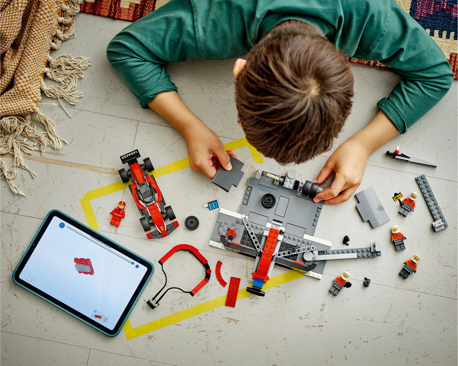 Foto 4 | Foto 4 | LEGO Parada en Boxes de F1 y Equipo de Mecánicos con Coche Ferrari