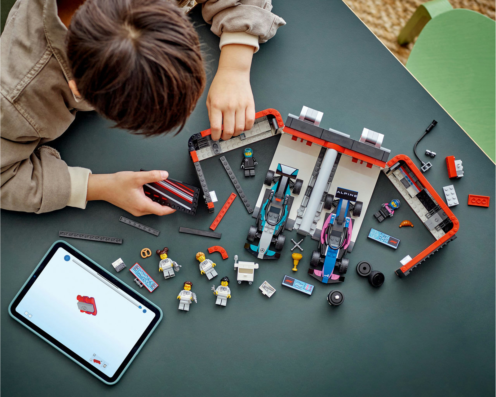 Foto 4 | Foto 4 | LEGO City: Garaje de F1 con Coches Mercedes-AMG y Alpine