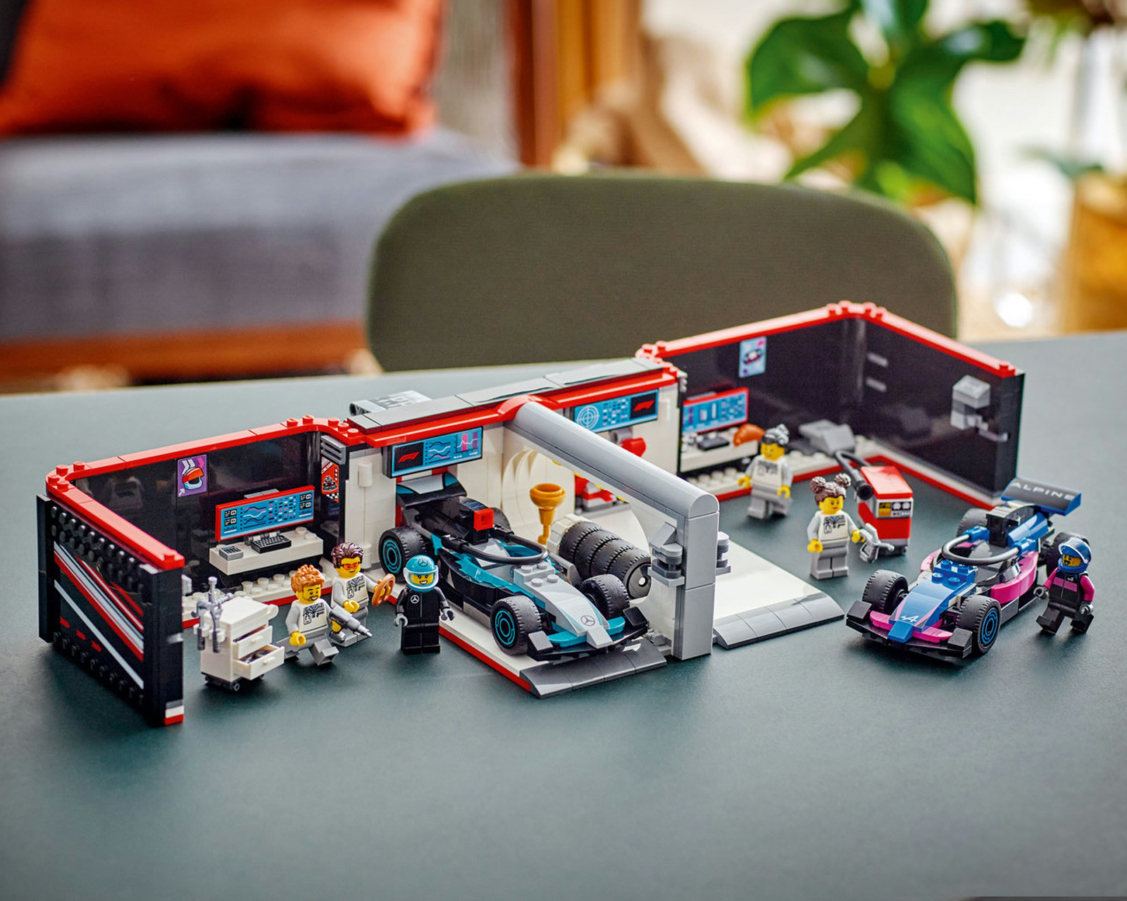 Foto 7 pulgar | Foto 6 | LEGO City: Garaje de F1 con Coches Mercedes-AMG y Alpine