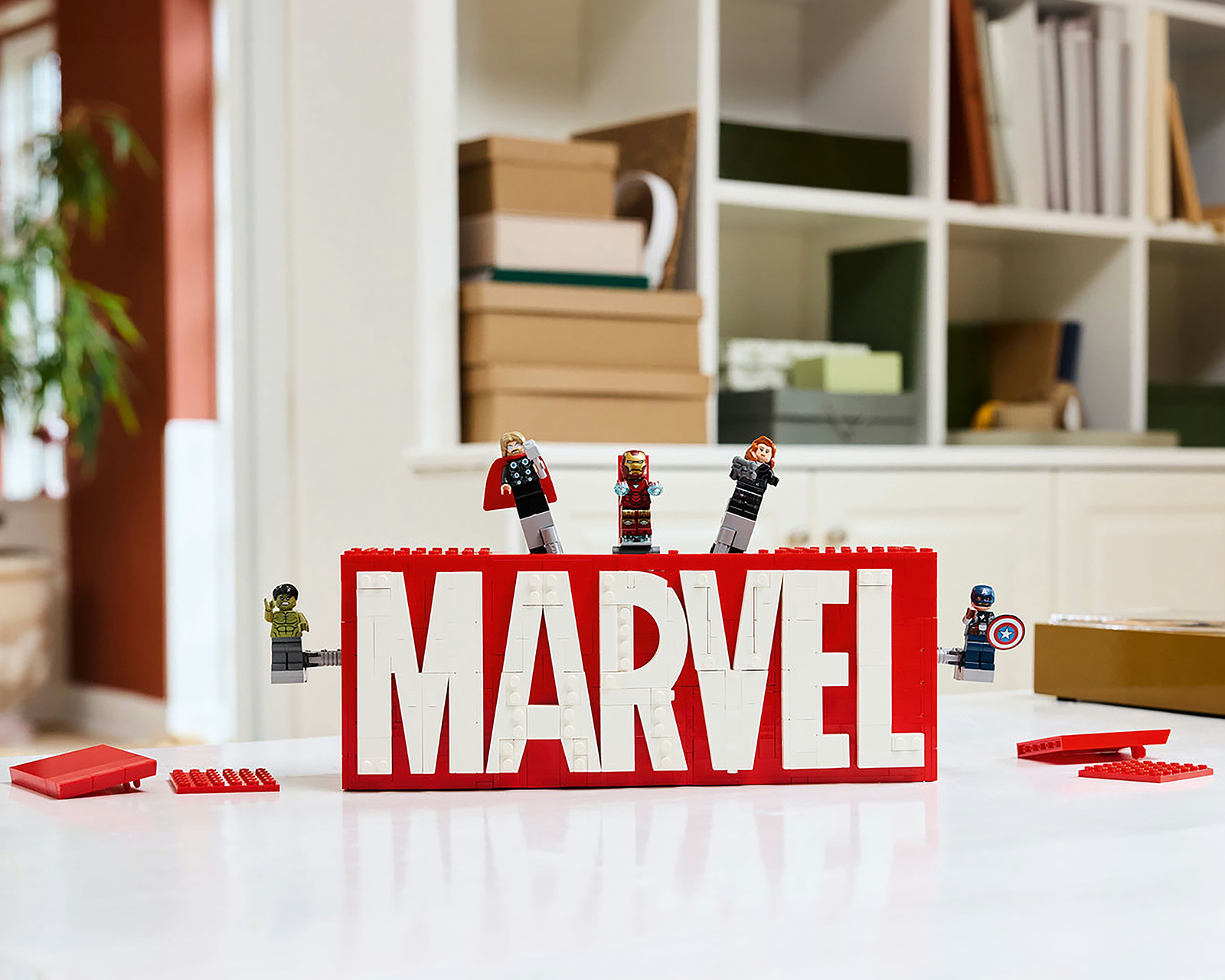 Foto 6 | Foto 6 | LEGO Marvel: Logotipo Marvel y Minifiguras