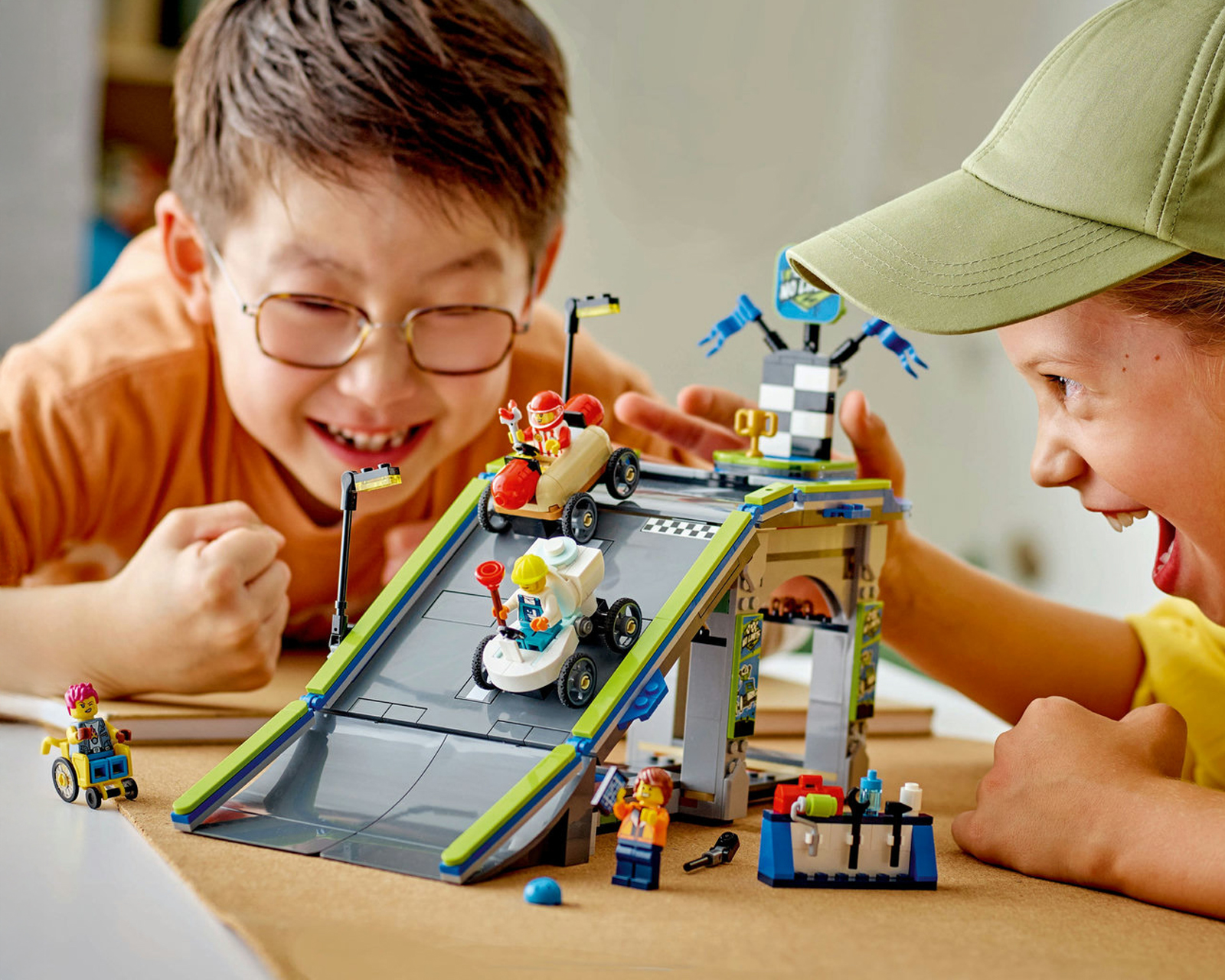 Foto 6 pulgar | Foto 5 | LEGO City: Sin Límites Rampa de Aceleración para Coches de Carreras