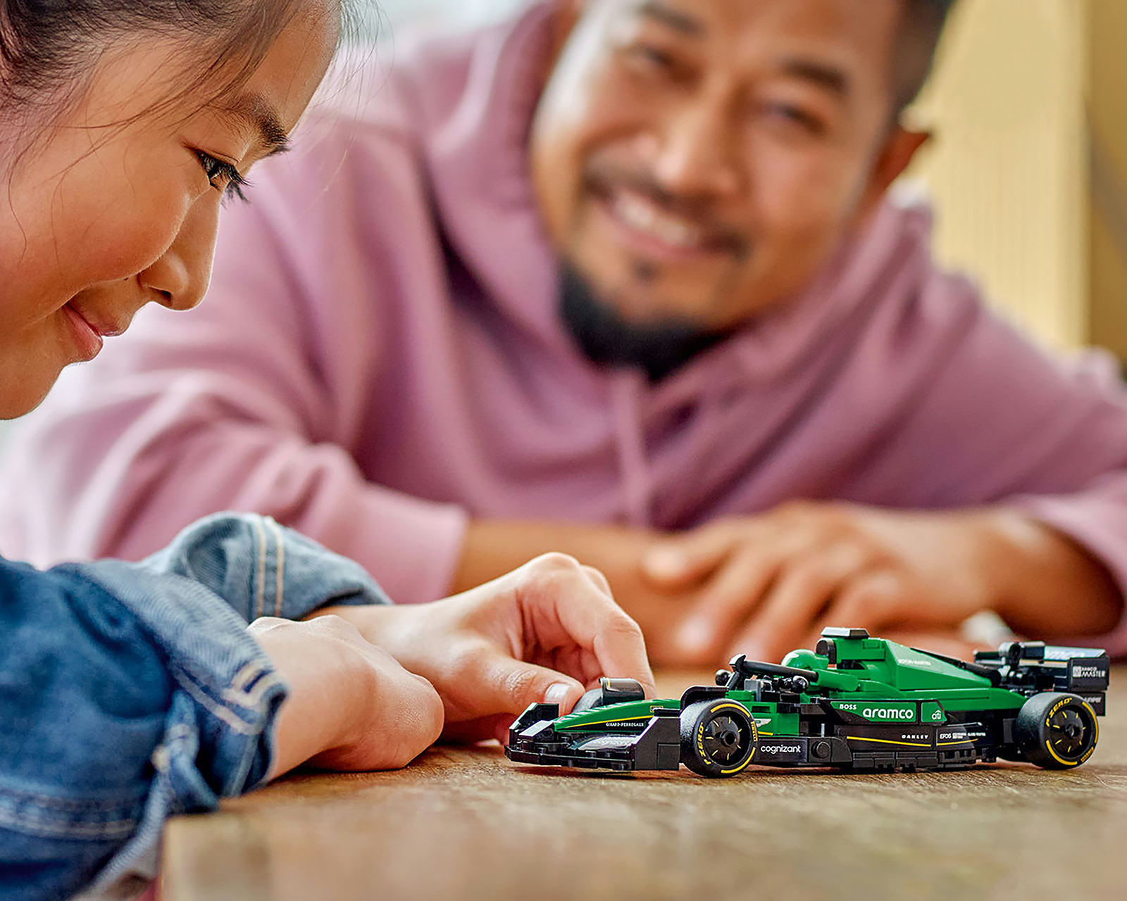 Foto 6 pulgar | Foto 5 | LEGO Speed Champions: Coche de Carreras Aston Martin Aramco F1