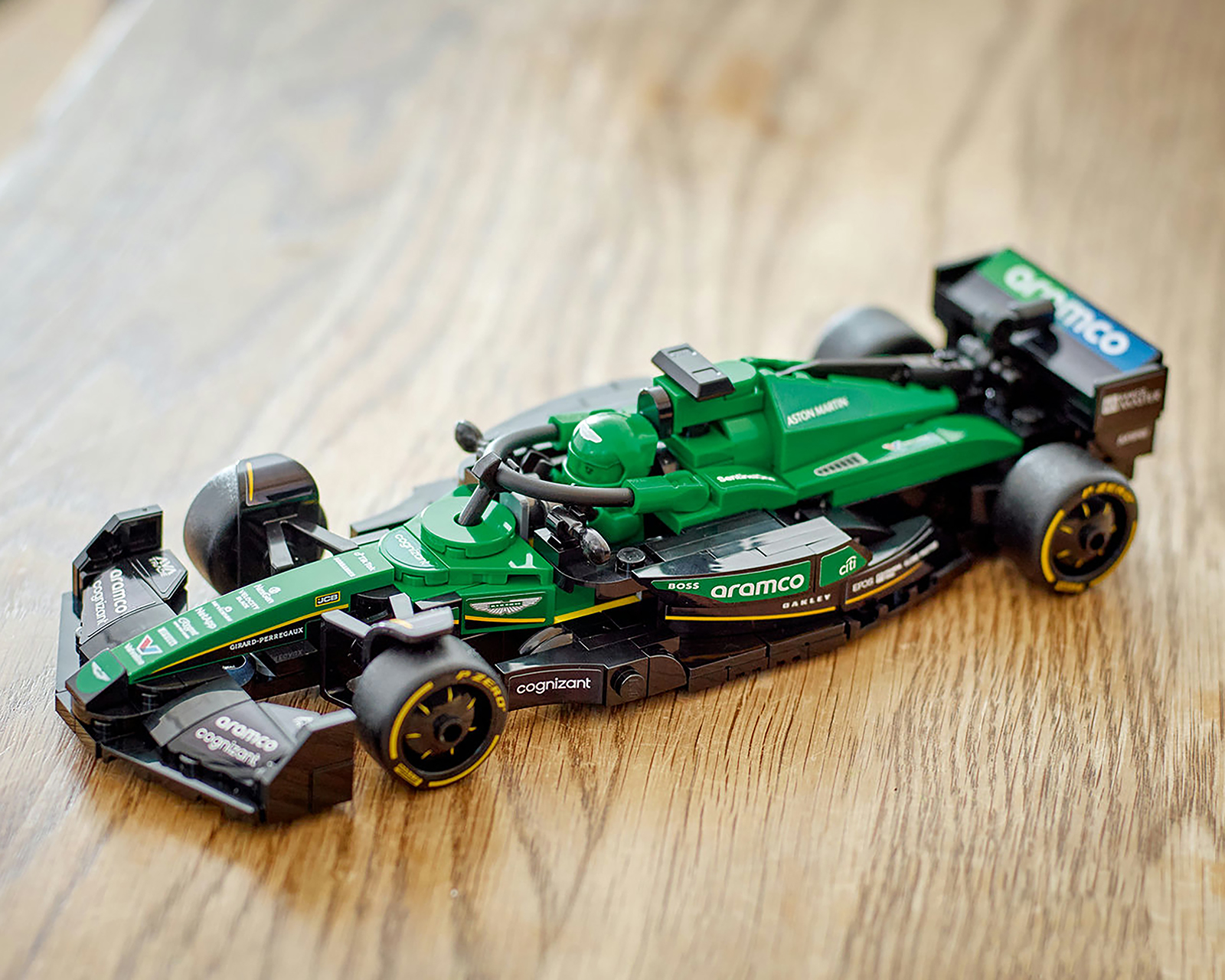 Foto 7 pulgar | Foto 6 | LEGO Speed Champions: Coche de Carreras Aston Martin Aramco F1