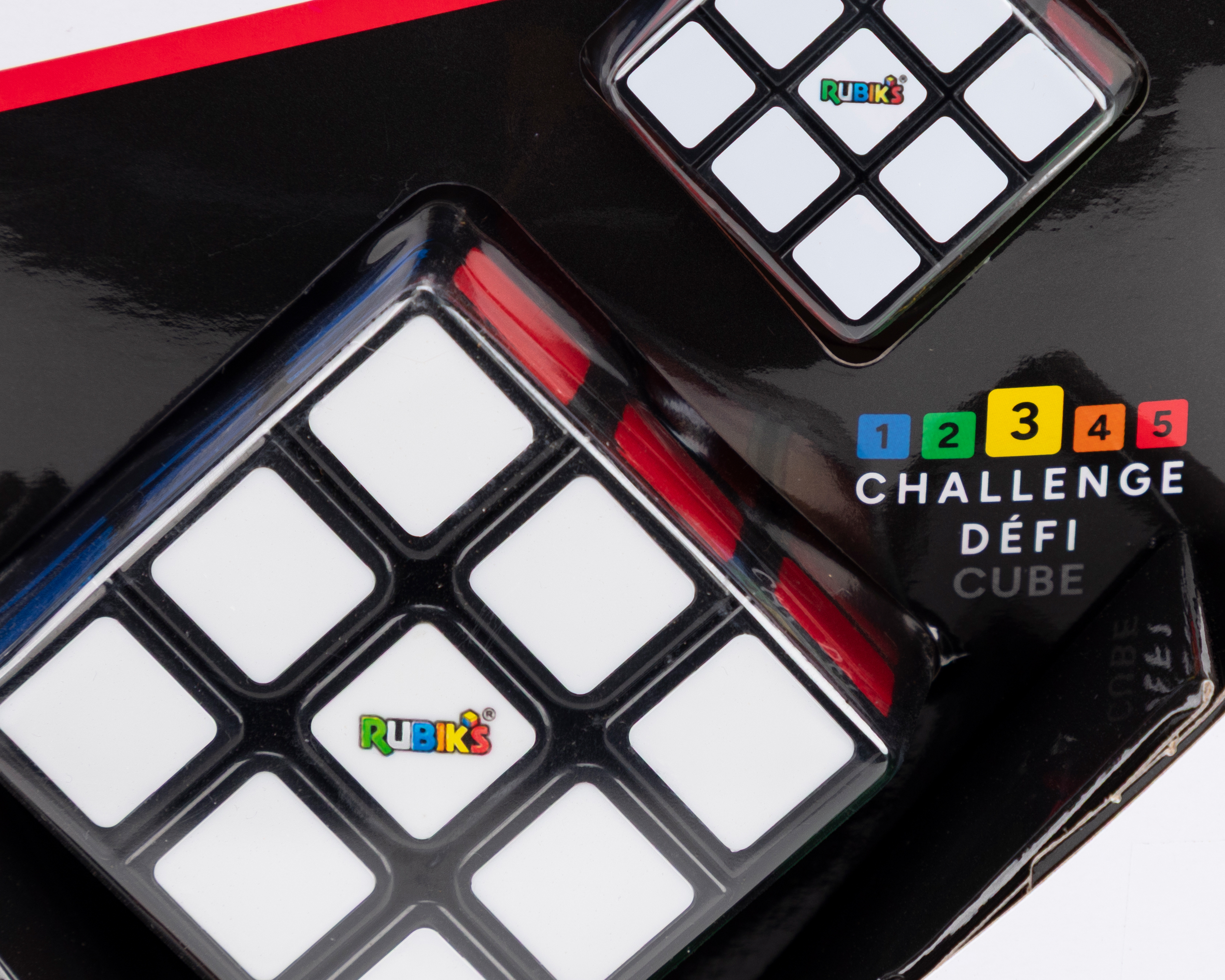 Foto 4 pulgar | Foto 3 | Cubo Rubik 3x3 con Llavero Rubik's Official