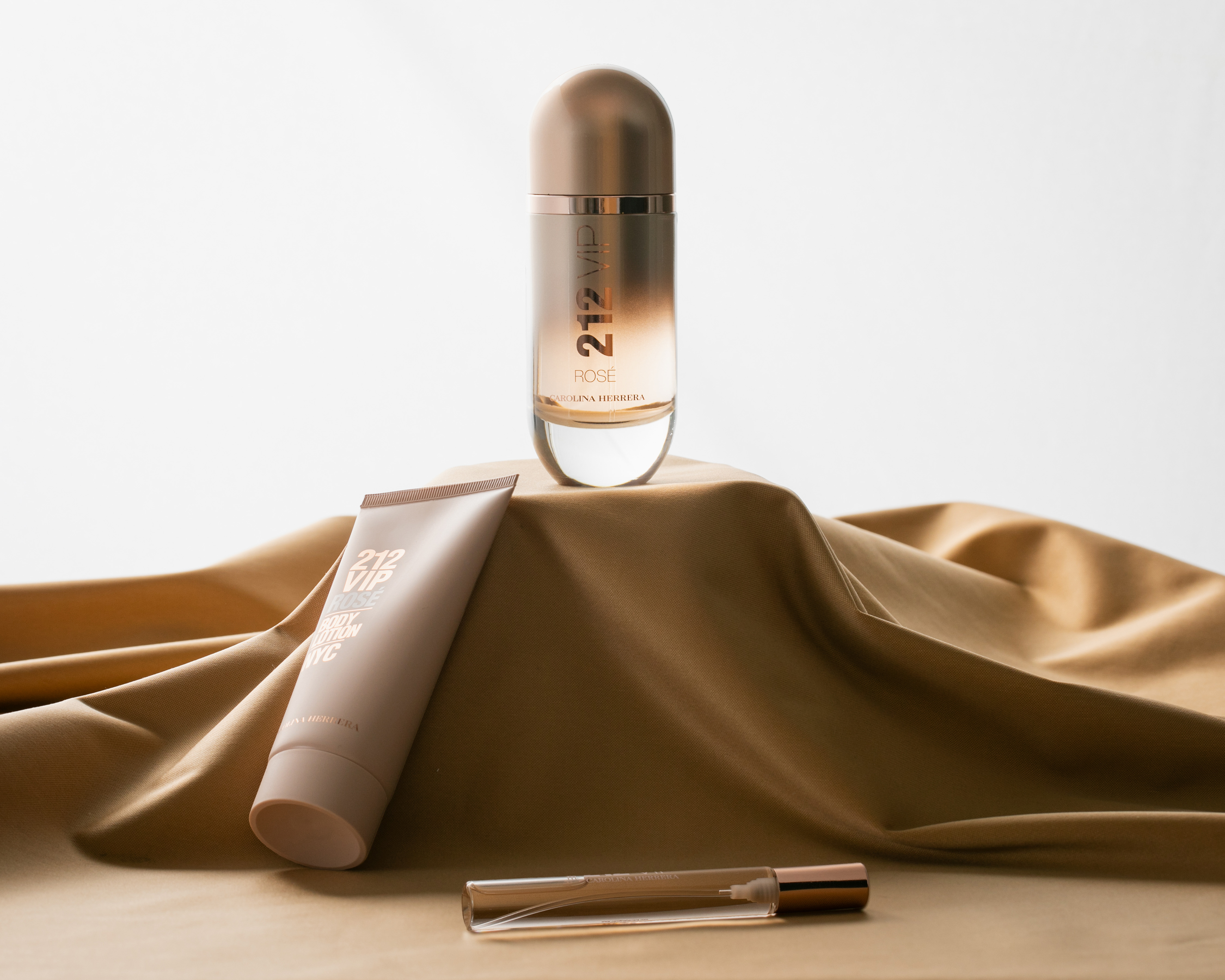 Foto 5 | Foto 5 | Perfume Carolina Herrera 212 Vip Rosé Eau de Parfum 3 Piezas